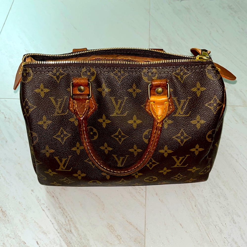 Authentic Louis Vuitton Speedy 25